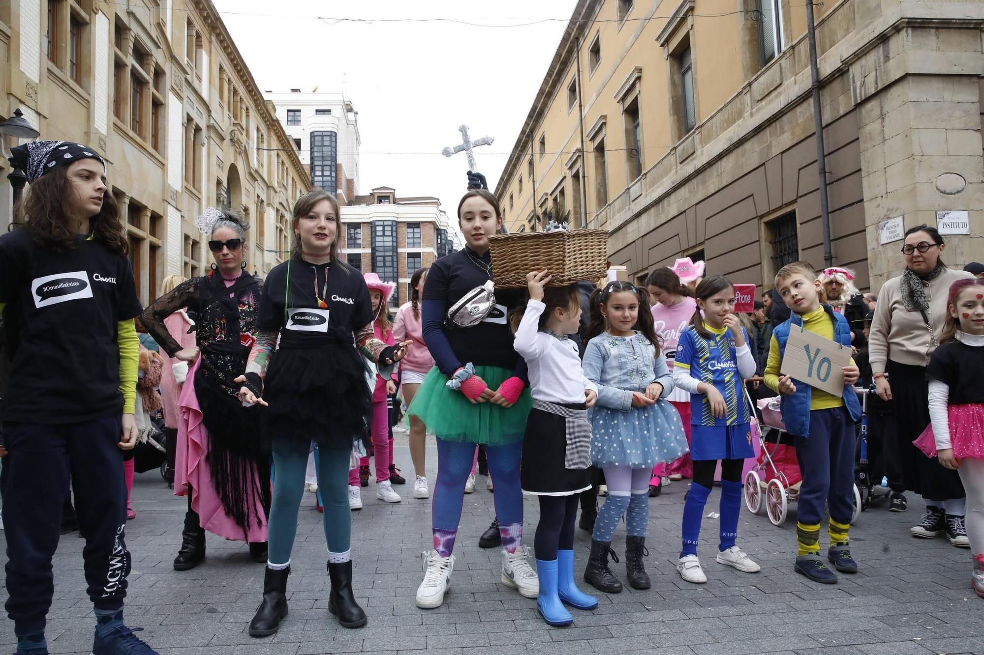 Así han disfrutado pequeños y mayores en el desfile infantil del Antroxu de Gijón (en imágenes)