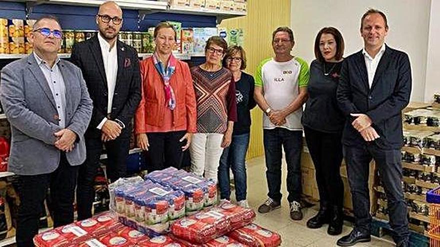 Els representants de les entitats organitzadores de la donació d&#039;aliments, ahir, a Lloret.