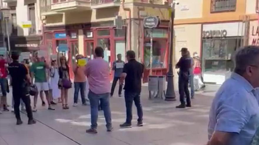 Protesta de los funcionarios de Justicia durante el acto electoral de Tudanca en Zamora