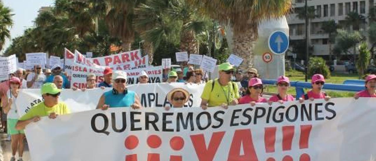 Los vecinos de Amplàries de Orpesa piden espigones y anuncian un partido político