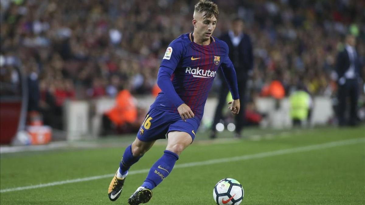 Deulofeu conduciendo el balón frente al Málaga