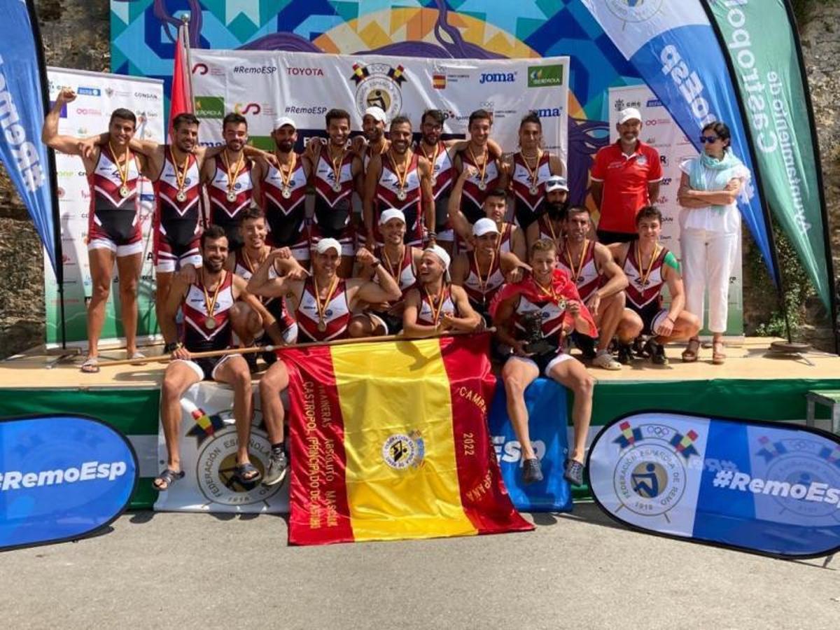 Bueu celebra su histórico triunfo en el Campeonato de España de traineras el 7 de agosto. |  // FDV