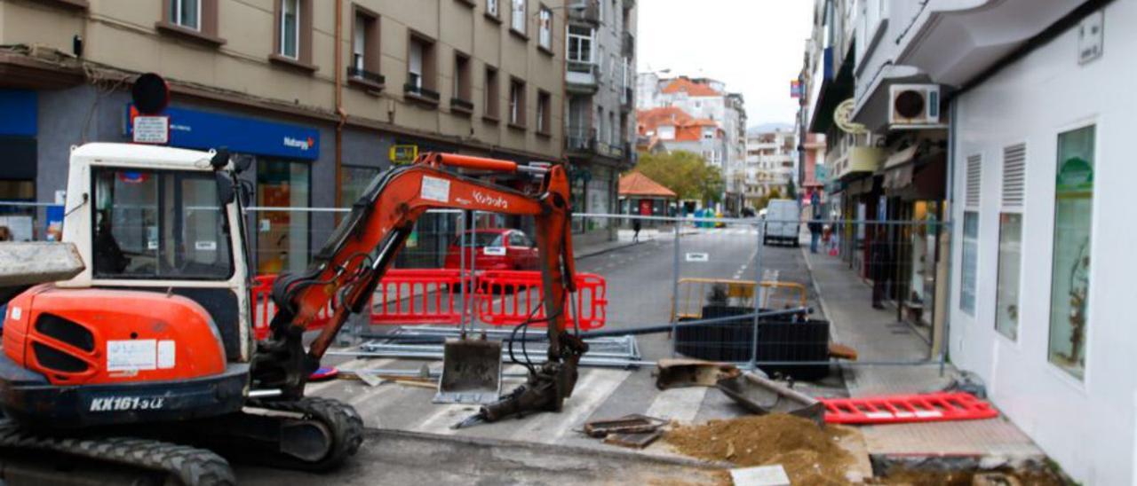 La calle Arzobispo Lago, cortada al tráfico.  | // IÑAKI ABELLA