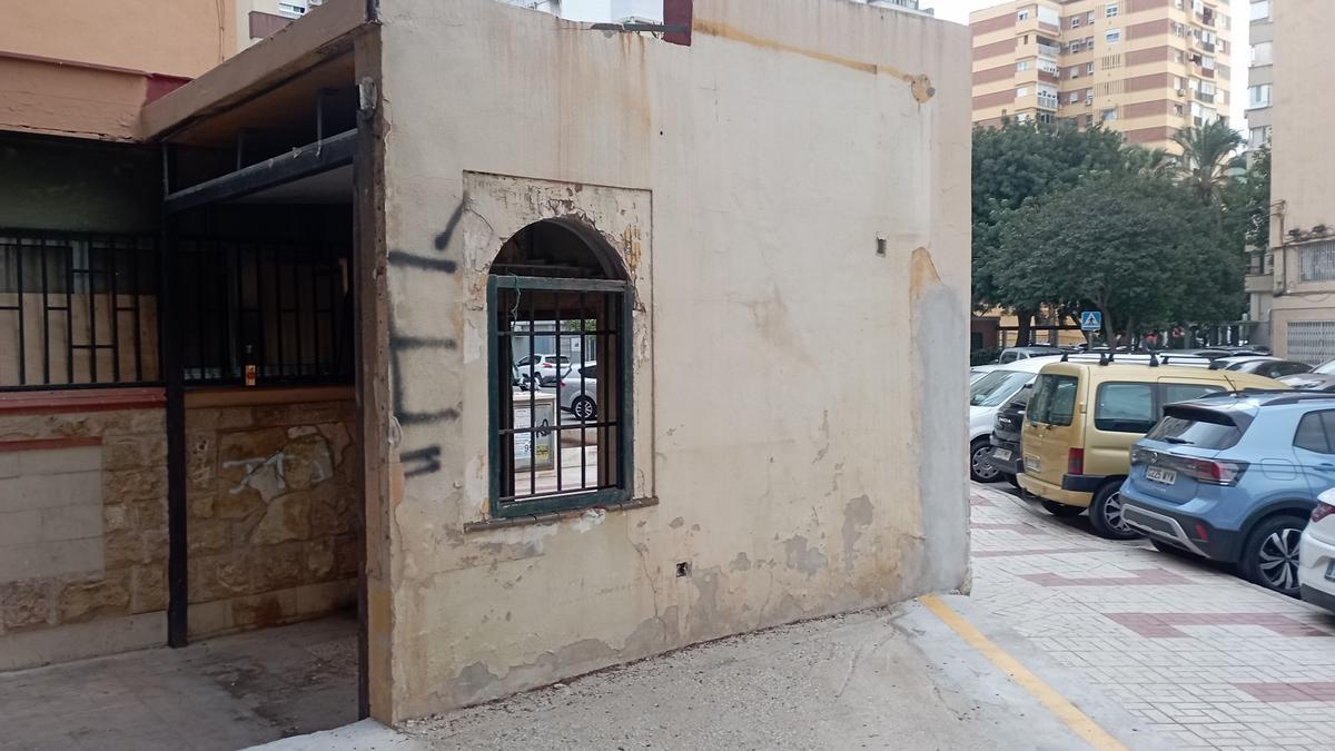 Imagen del ‘portal de Belén’, una construcción sin sentido, en Virgen de Belén.