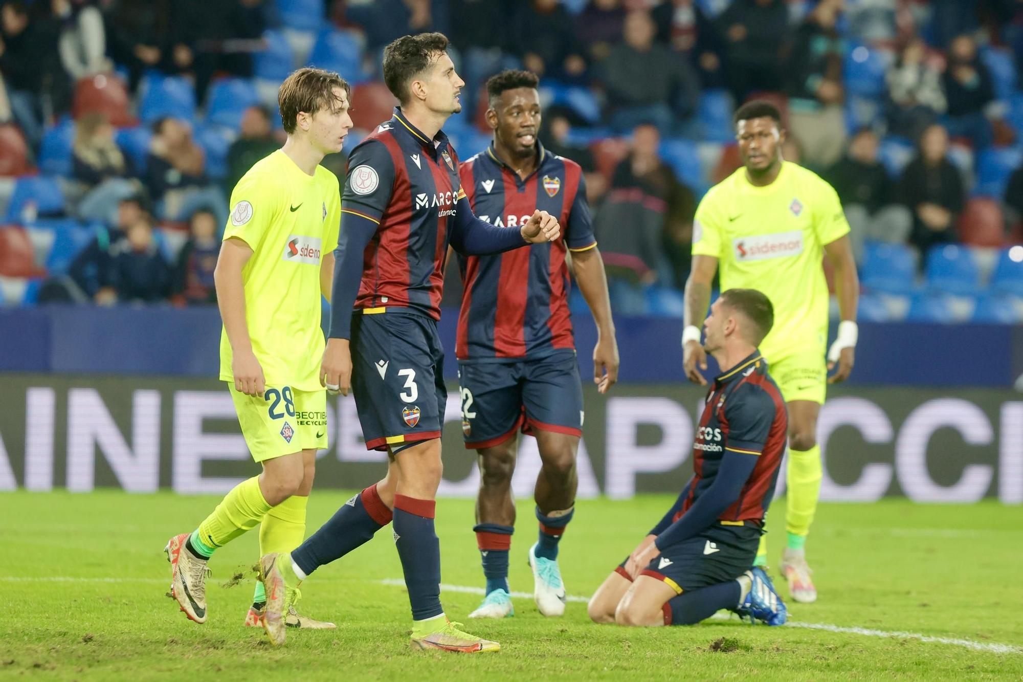 Partido de Copa del REy entre el Levante UD y el SD Amorebieta en imágenes