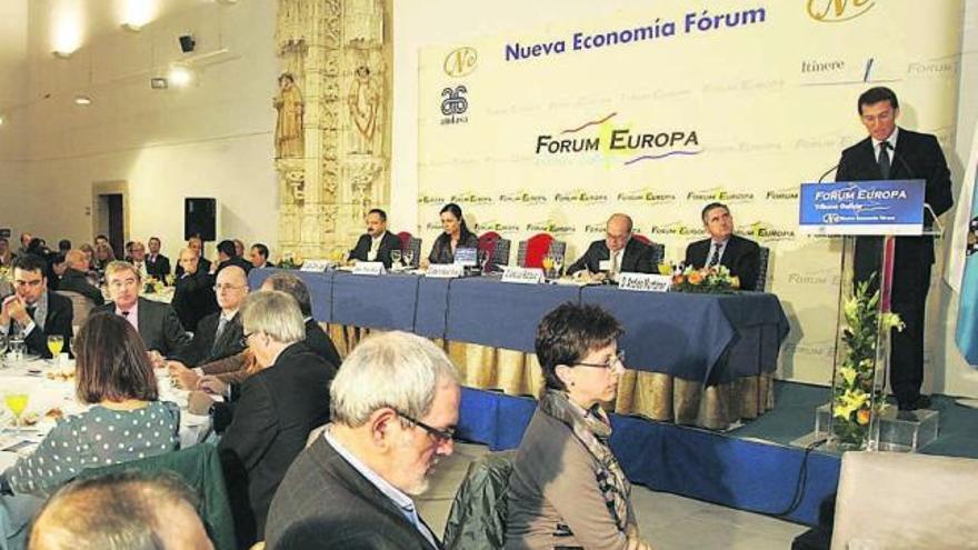 Feijóo, durante su intervención de ayer en el Fórum Europa celebrado en Santiago. / xoán álvarez