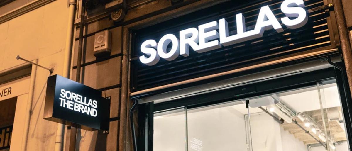 Exterior de una de sus tiendas ya establecidas
