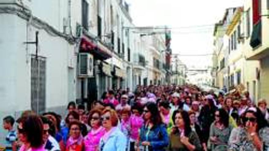 La primera marcha contra el cáncer de mama recauda 3.000 euros