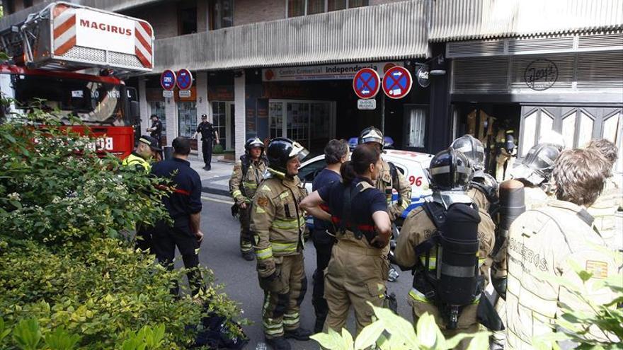 Evacuado ‘El Caracol’ por el humo del incendio de un restaurante