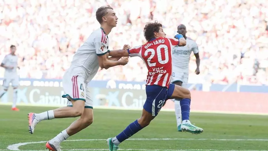 El audio del VAR del penalti y roja directa para Huijsen