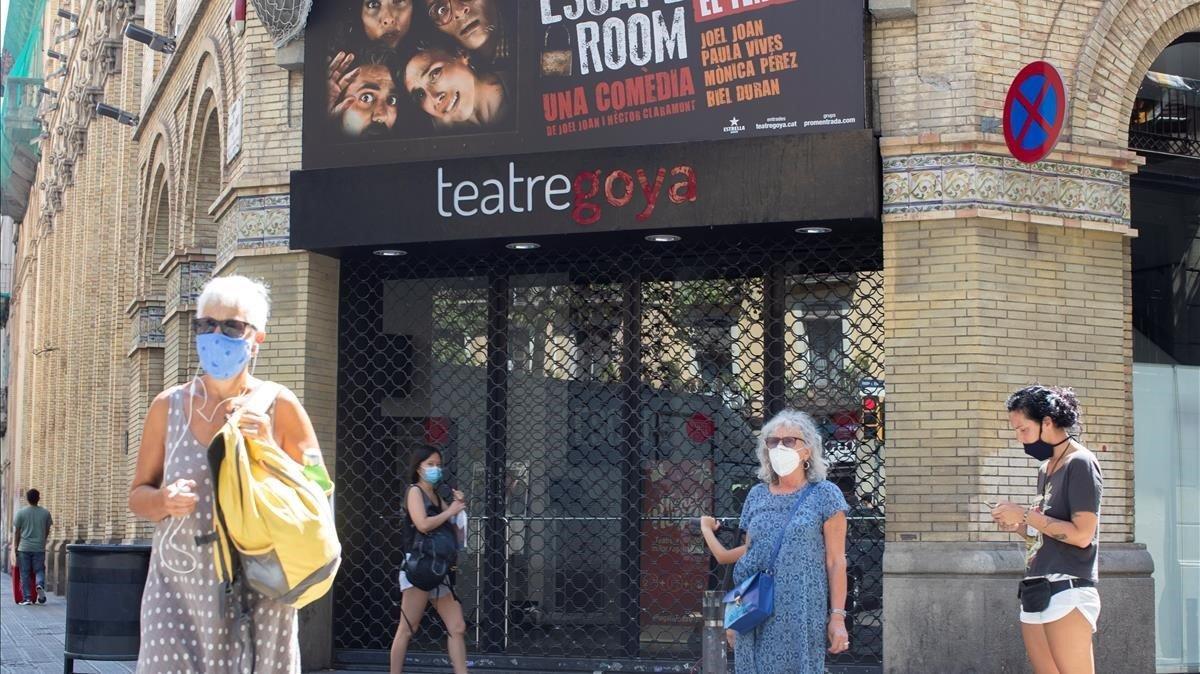 El teatro Goya de Barcelona, cerrado ante las restricciones por el coronavirus.