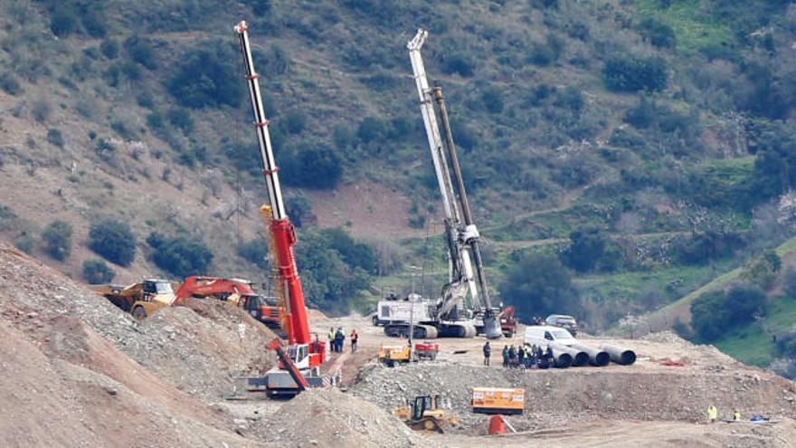 Extraen los 60 metros de tubo del pozo paralelo al de Julen