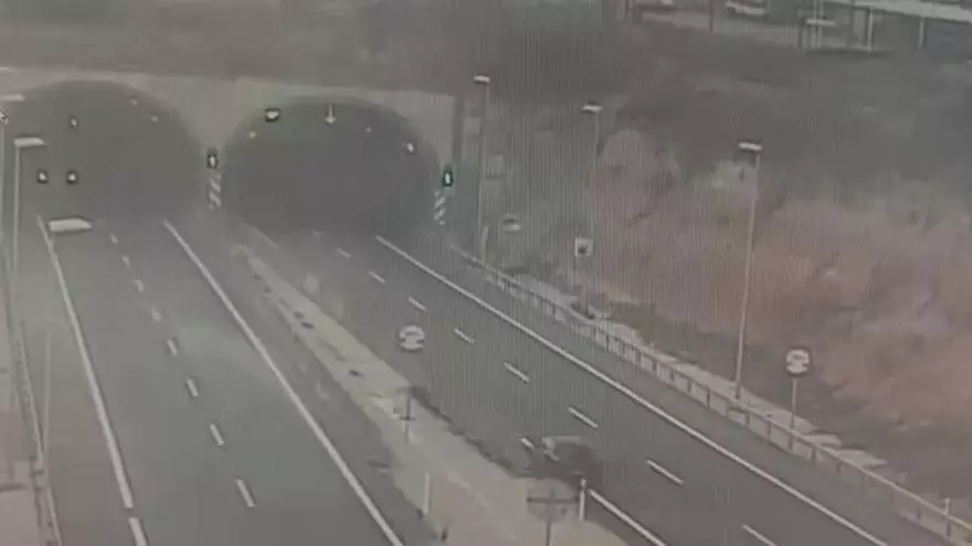 Fallece un joven de 24 años al chocar con la mediana del túnel de la A-7