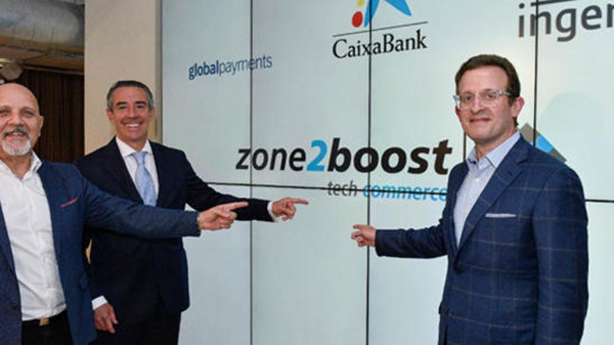 Nicolas Huss, CEO de Ingenico Group; Juan Antonio Alcaraz, director general de CaixaBank y Jeff Sloan, CEO de Global Payments, en la presentaciÃ³n de Zone2boost.