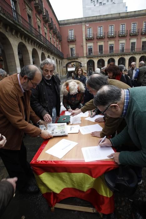 La defensa de la Universidad Laboral como Patrimonio mundial toma la calle