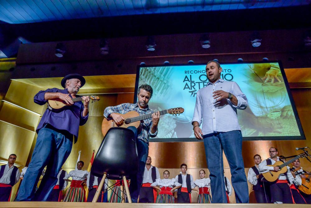 Los artesanos son homenajeados por el Cabildo