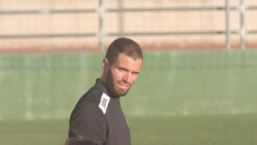 Quique Rivero y Juanlu Hens en un lateral del campo en el entrenamiento del sábado.