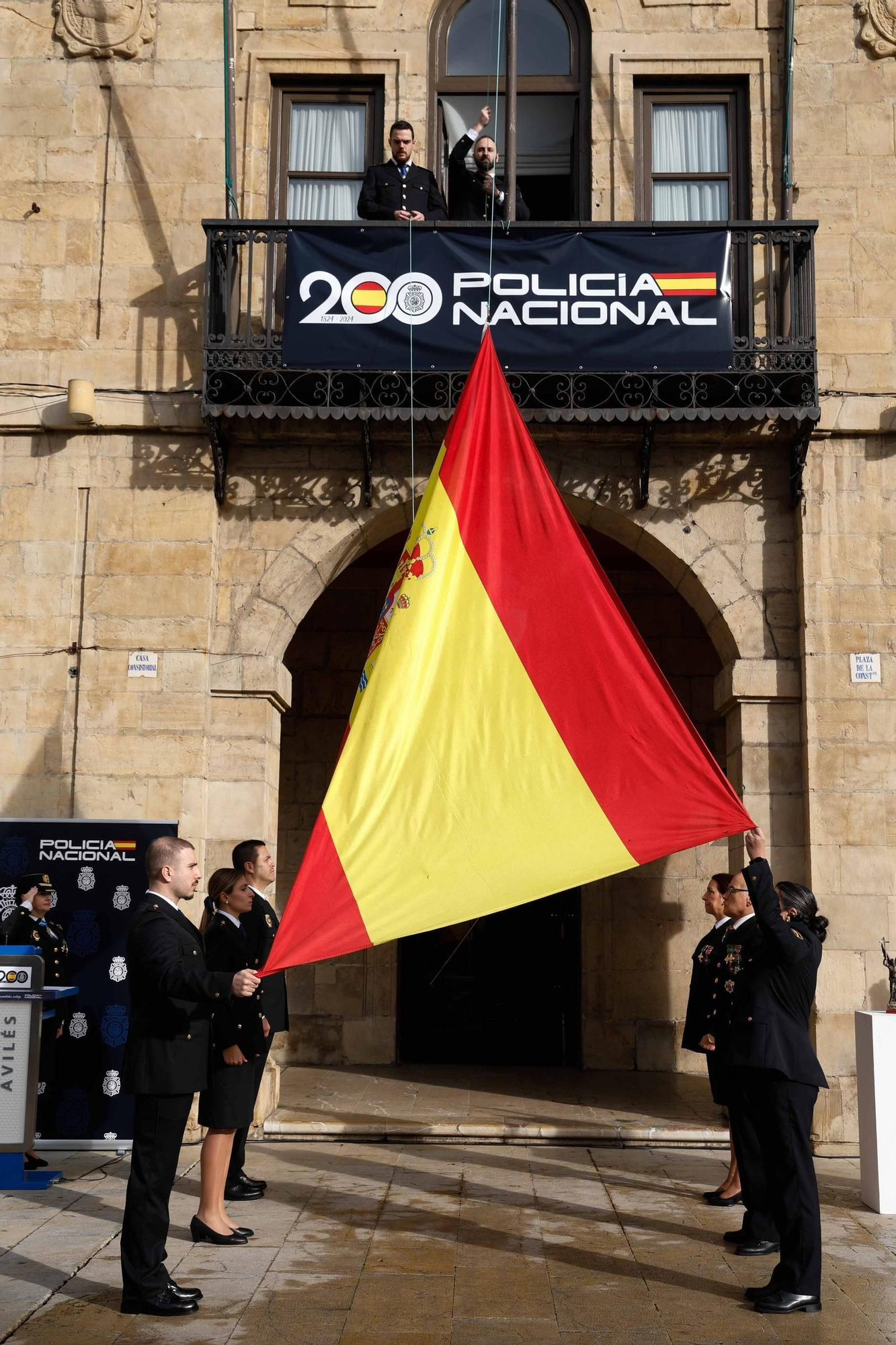 EN IMÁGENES: La Policía Nacional celebra su 200 aniversario en la Plaza de España de Avilés