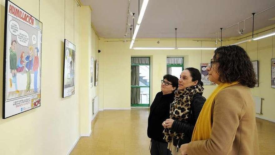 Silleda le dice no a la violencia. La sala de exposiciones Pintor Colmeiro de la Casa da Cultura de Silleda acoge la muestra A violencia de xénero dille NON!, de la secretaría xeral de Igualdade de la Xunta. Esta iniciativa está dirigida especialmente a la juventud con el objetivo de concienciar sobre todo de los estereotipos nocivos que empañan las relaciones de pareja. La muestra está compuesta por 11 paneles que enseñan dibujos sobre violencia de género. Se puede visitar hasta mediados de mes.  Bernabé/Javier Lalín