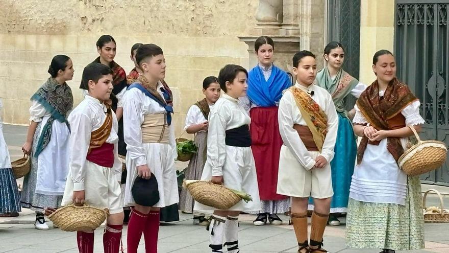 El grupo Torrent Ball representa el &quot;Milagro del Mocadoret&quot; de Sant Vicent Ferrer