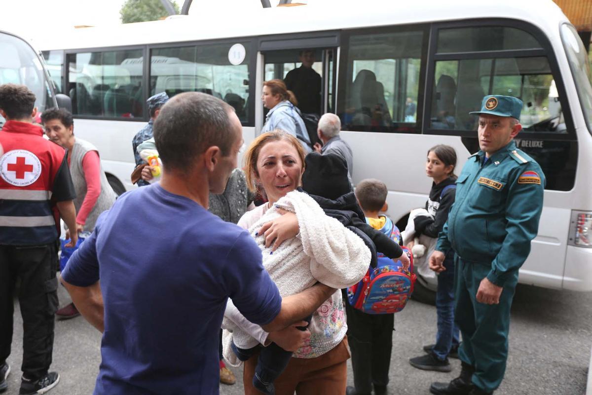 Los refugiados de Alto Karabaj llegan a Kornidzor