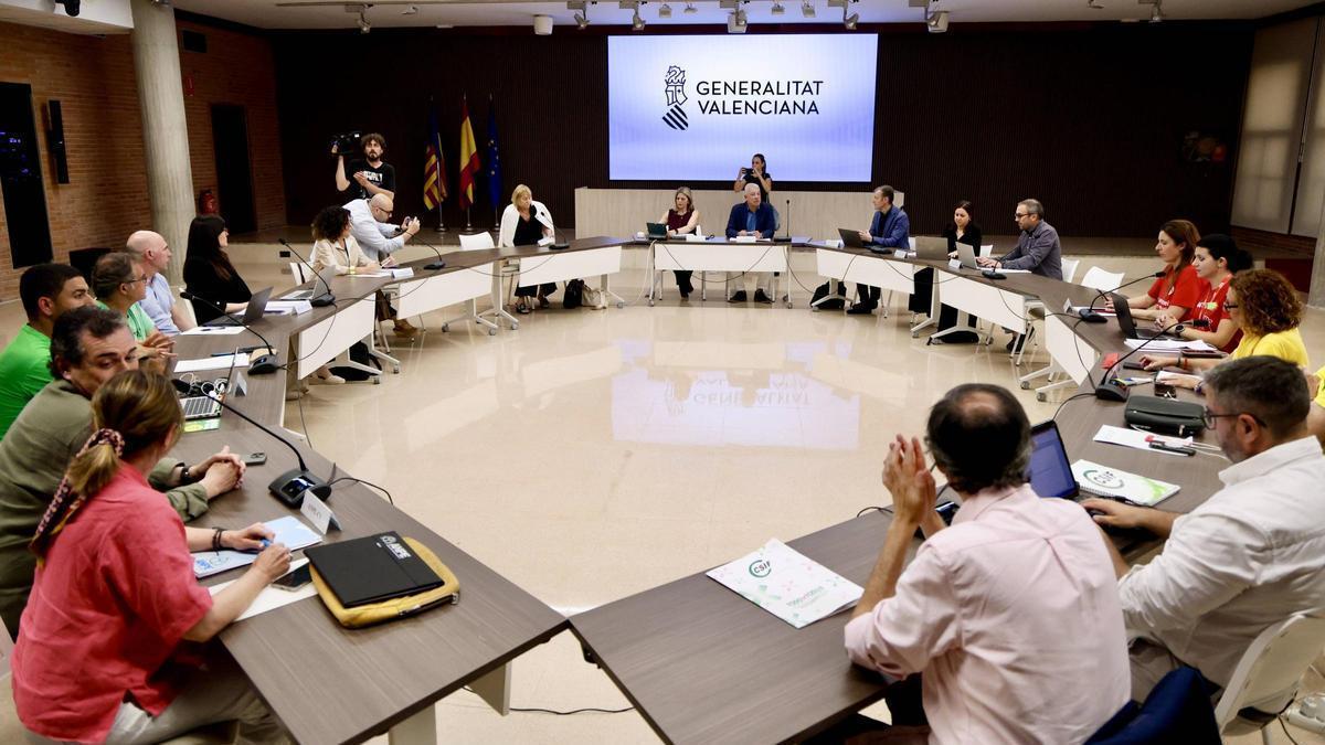 Educación aclara que en 2028 se revisará la subida salarial de 200 euros conforme al IPC