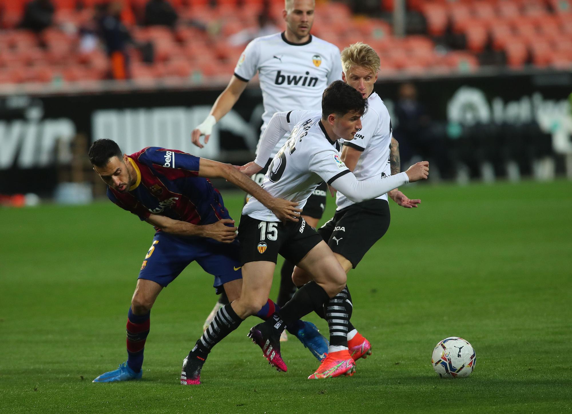 Todas las imágenes del partido entre el Valencia CF y el Barcelona