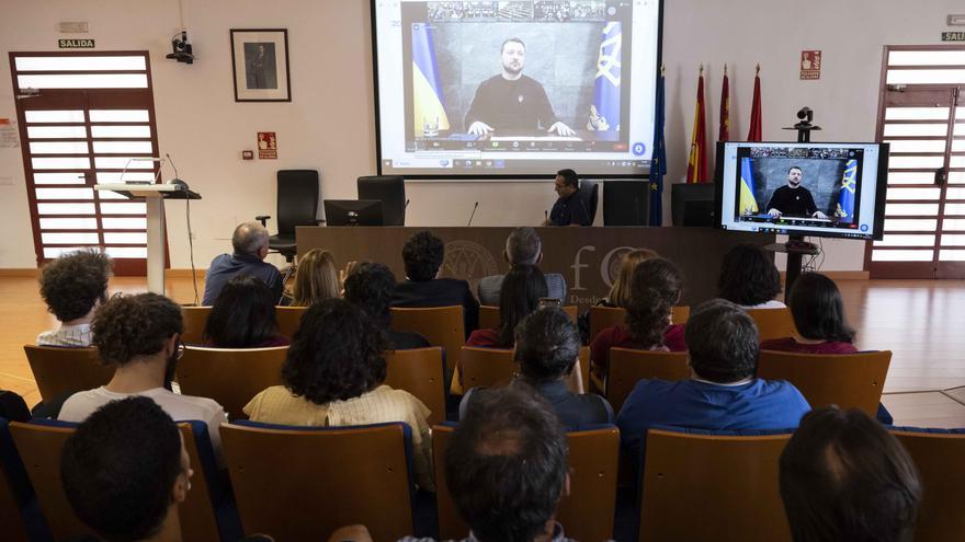 Zelenski charla con estudiantes de la UMU