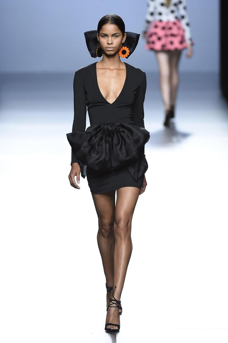 Los 10 vestidos de MBFWM 2015: María Escoté Primavera/Verano 2016, vestido negro