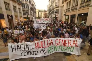 Imágenes de la manifestación en Málaga 'Hacia la huelga general y contra el rentismo'