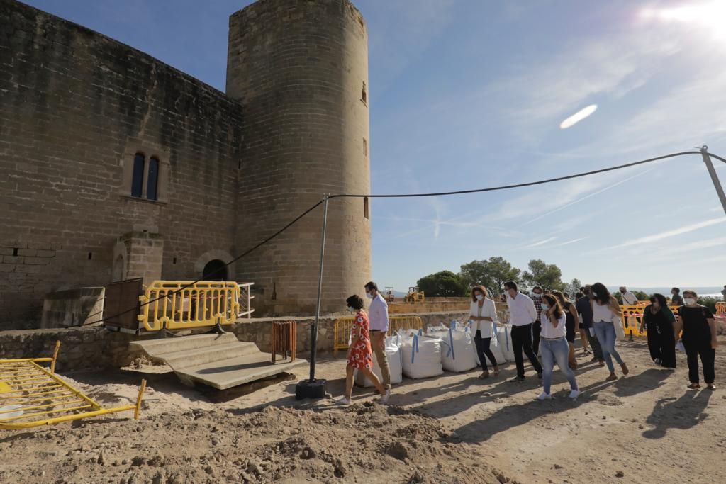 Las obras de rehabilitación en Bellver dejan al descubierto un muro medieval