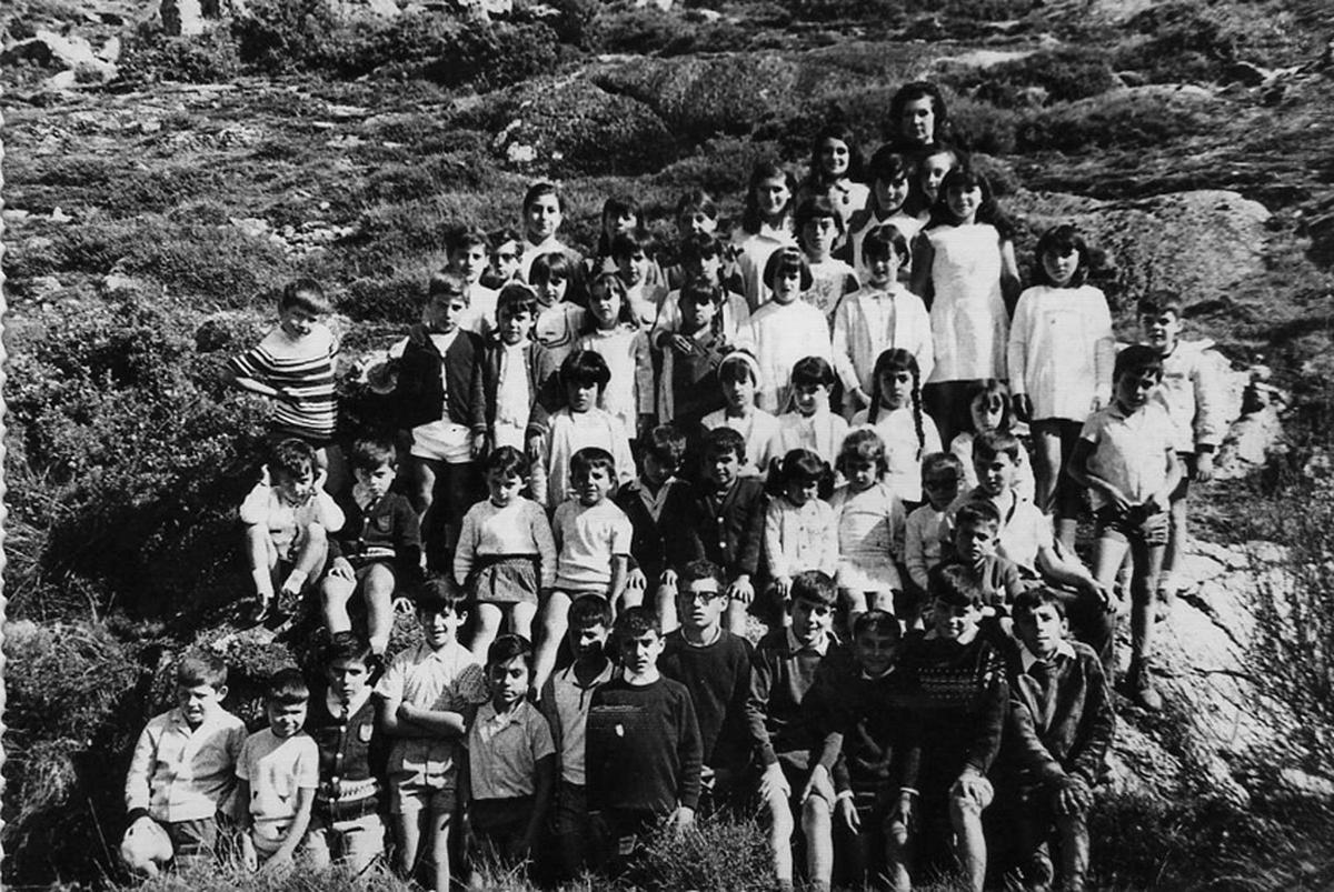 Alumnos de Liméns na Barreira en 1968.