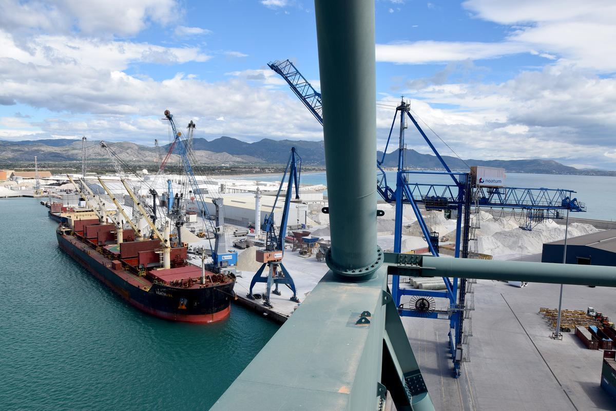 Instalaciones de la terminal de Noatum en PortCastelló.