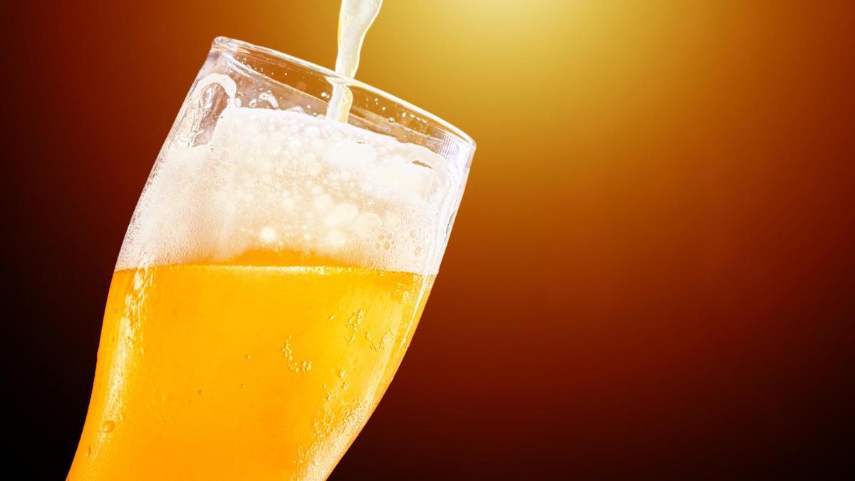 La cerveza es una de las bebidas favoritas de los españoles en verano