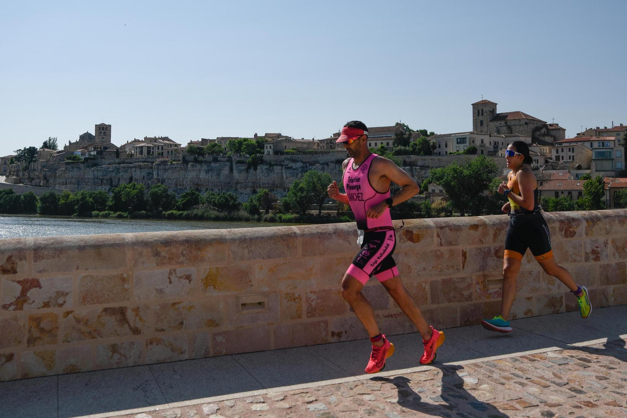 GALERÍA | El Triatlón "Ciudad de Zamora" hace vibrar a la capital del Duero