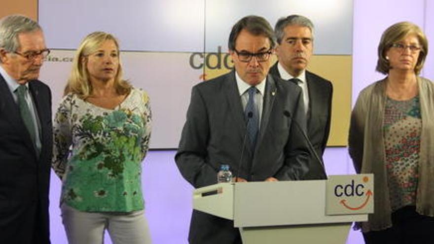 D&#039;esquerra a dreta: Trias, Ortega, Mas, Homs i Rigau.