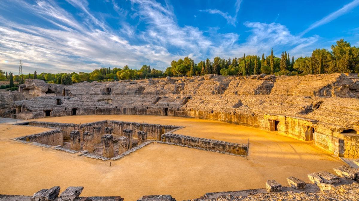 Uno de los anfiteatros más grandes del imperio se esconde en la primera ciudad romana de España