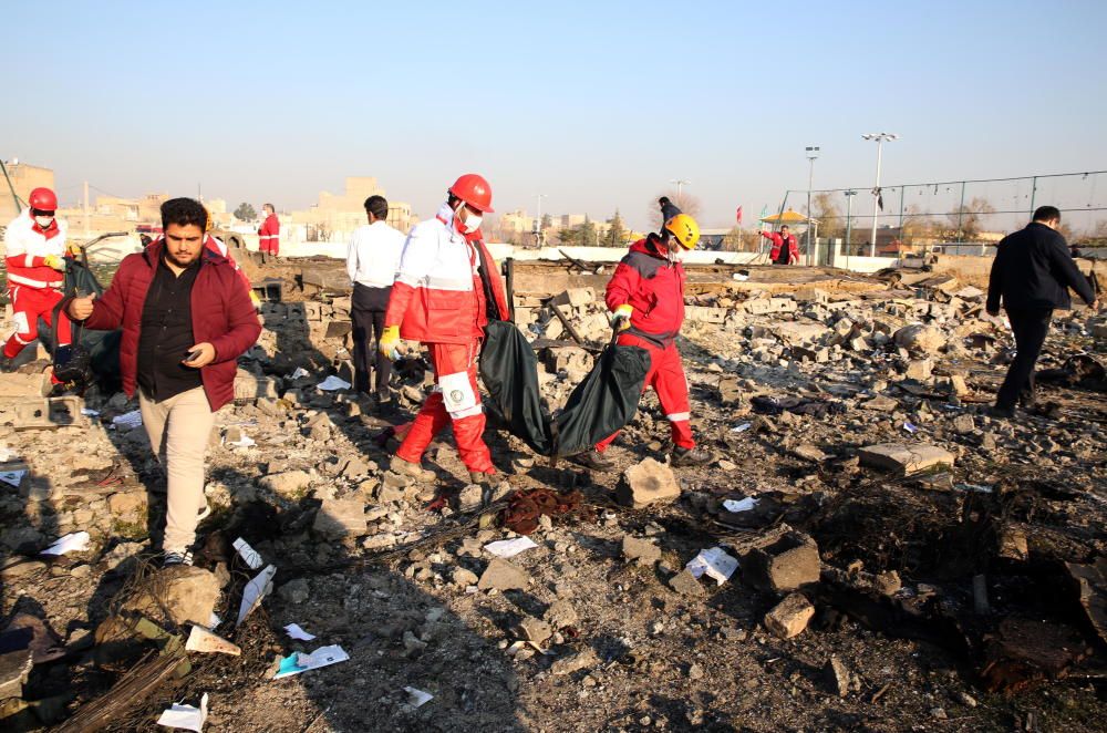 176 muertos tras estrellarse un avión en Irán.