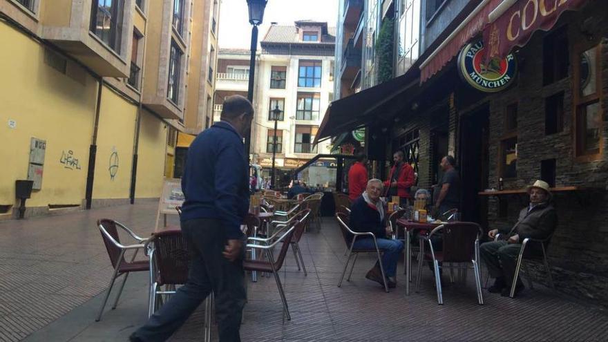 Terrazas en la calle Celso Diego Somoano, ayer.