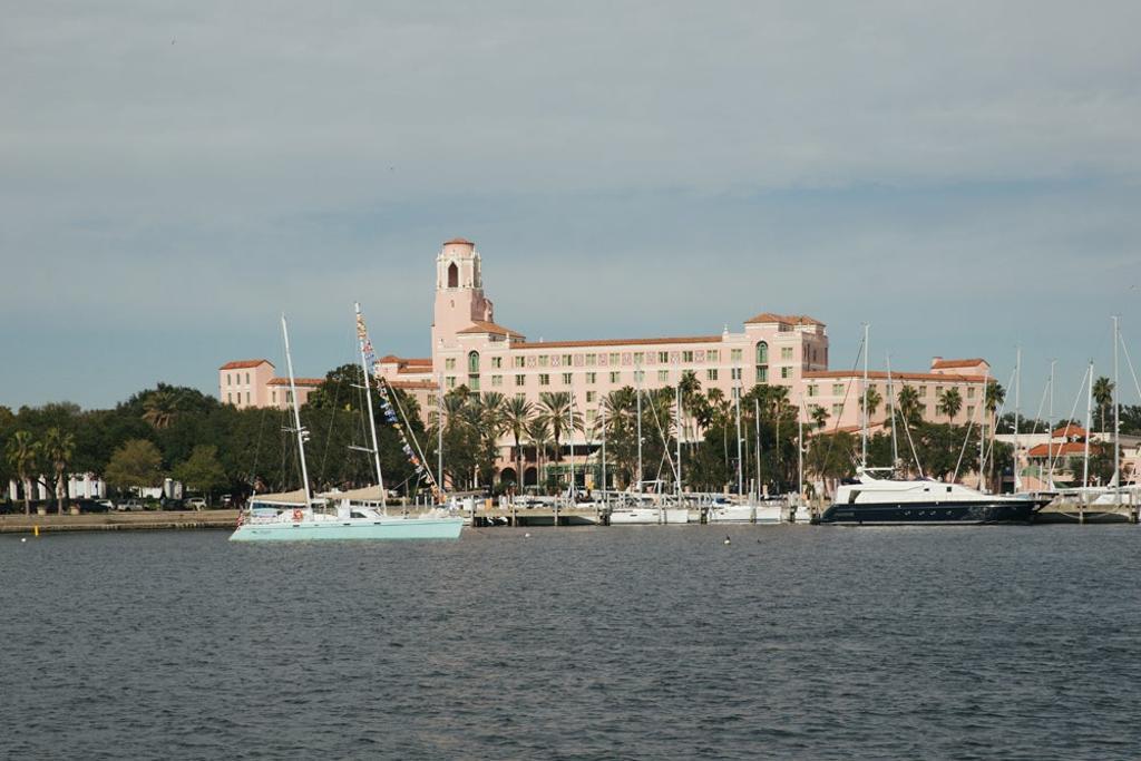 Vista de San Petersburgo con el Vinoy Park Hotel al fondo. 