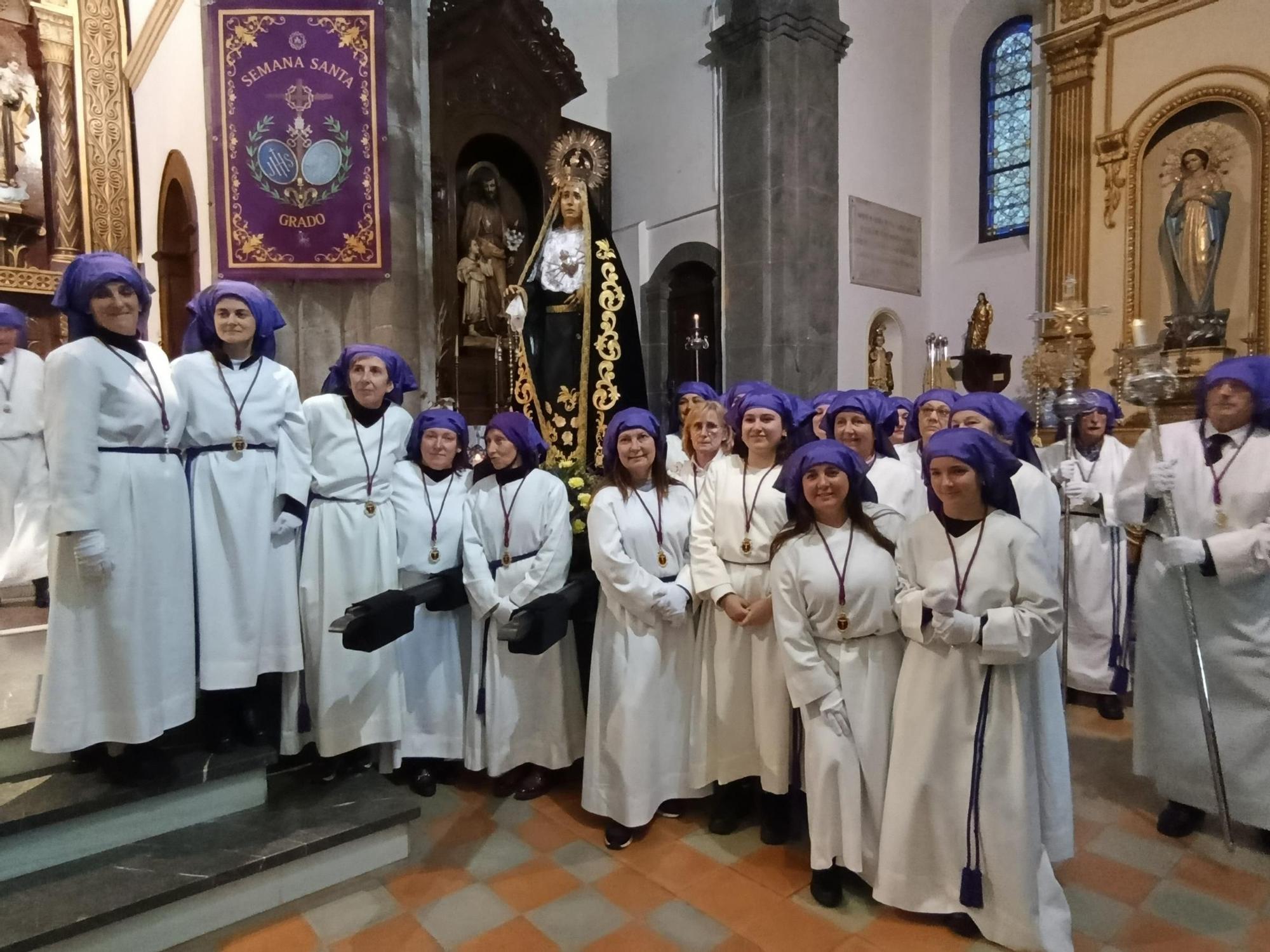 El Nazareno y la Virgen Dolorosa emocionan en Grado