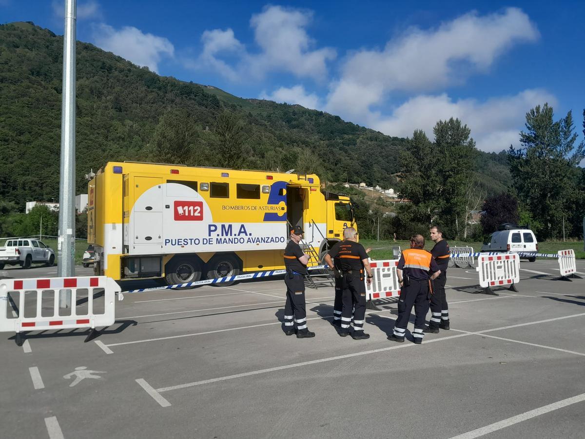 Así fue el rescate del hombre de 80 años desparecido en Laviana, encontrado esta mañana Así fue el rescate del hombre de 80 años desparecido en Laviana, encontrado esta mañana