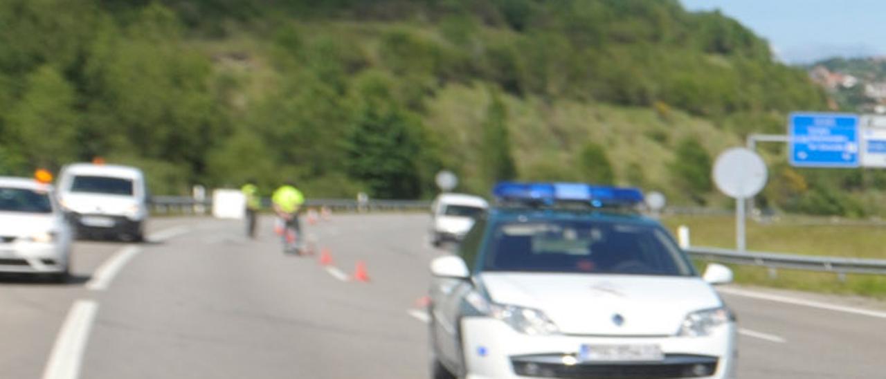 La Gurardia civil interviene en un accidente.