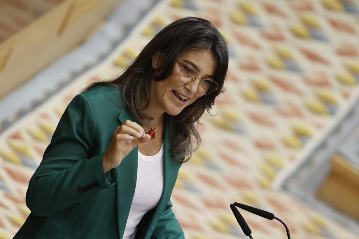 La portavoz de Más Madrid, Manuela Bergerot, interviene durante la segunda sesión del debate del estado de la región en la Asamblea de Madrid este viernes.
