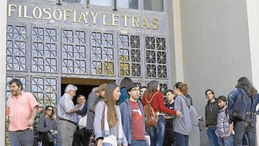 La reforma de Filosofía y Letras obligará al traslado de unas 3.400 personas