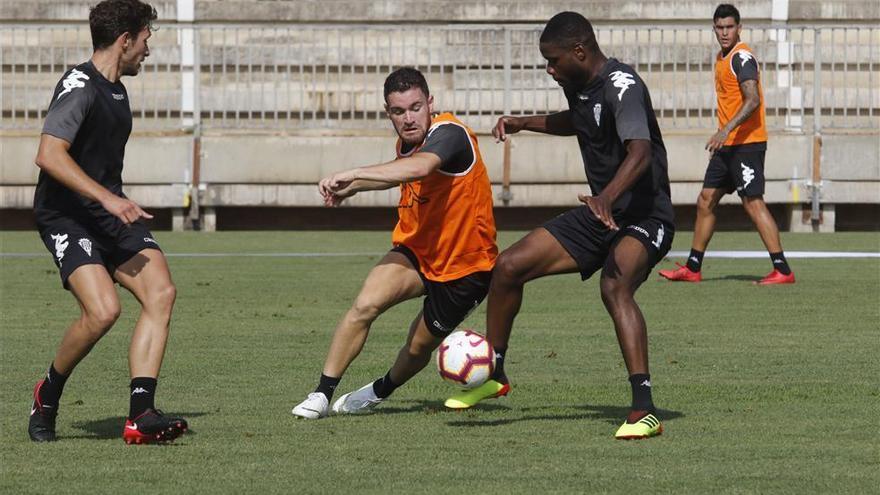 El club rechazó una oferta del Eibar por Javi Galán