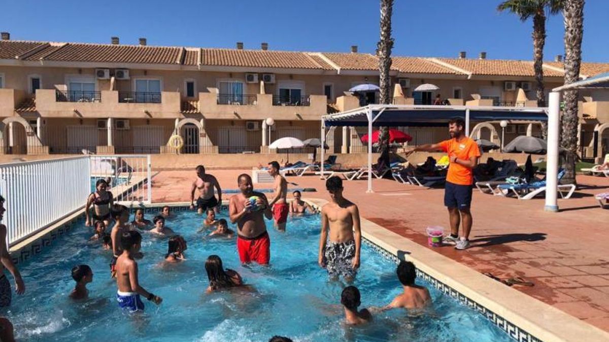 Participantes en una actividad de verano del Montepío en Los Alcázares. | Montepío