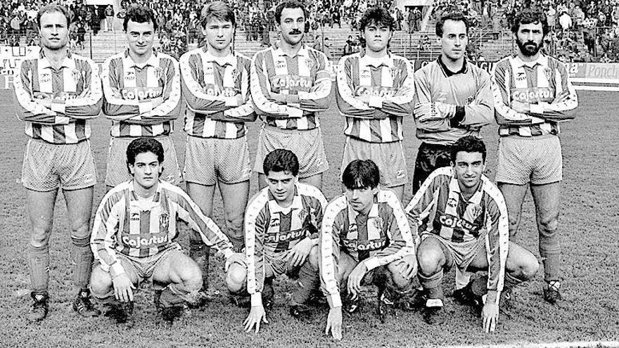 Una alineación de la temporada 1990-91. Por la izquierda, de pie, Luis Sierra, Óscar, Luhovy, Joaquín, Luis Enrique, Juan Carlos Ablanedo y Jiménez; agachados, Manjarín, Arturo, Iordanov y Abelardo.