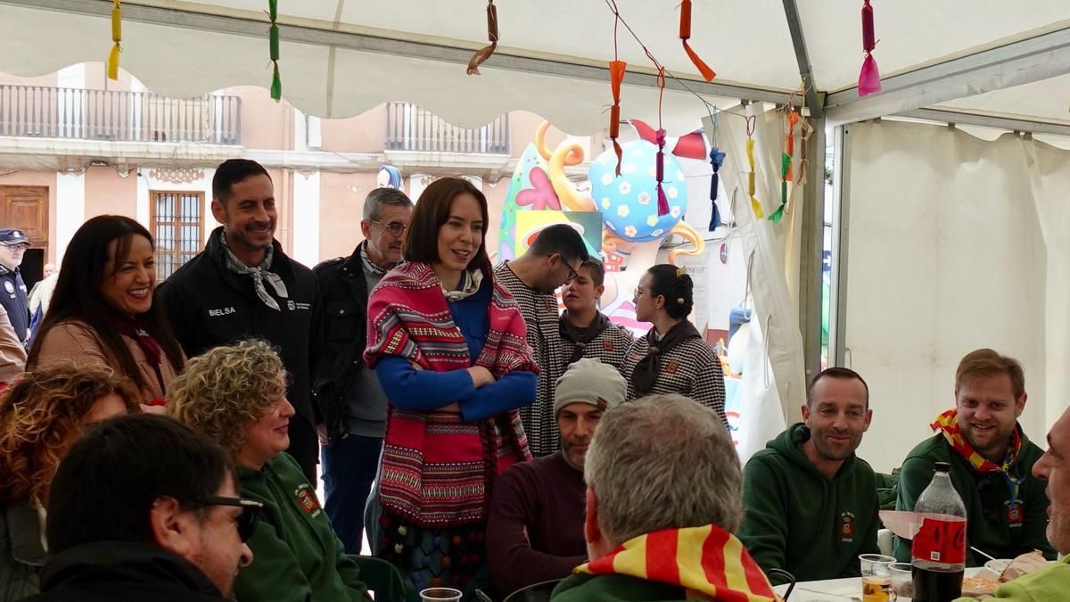 Morant, Bielsa, Silvent y Ángel visitan fallas en Catarroja, este domingo.