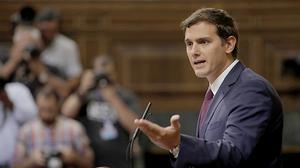 Debat d’investidura de Rajoy. Rivera, a Sánchez: Reflexioni. Podem controlar un govern que no té majoria absoluta.
